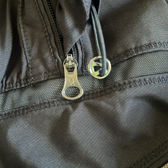 Lululemon Gather And Sprint Running Windbreaker Rain Jacket: Black Size 12 - Picture 16 of 16